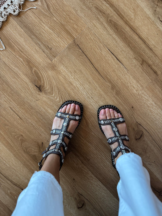 Sandalo marrone gladiatore