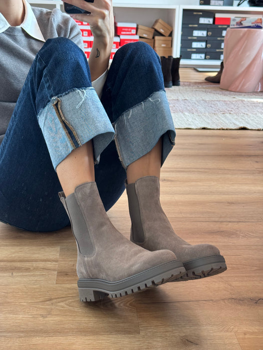 Beatles CRISTINA ALMOND