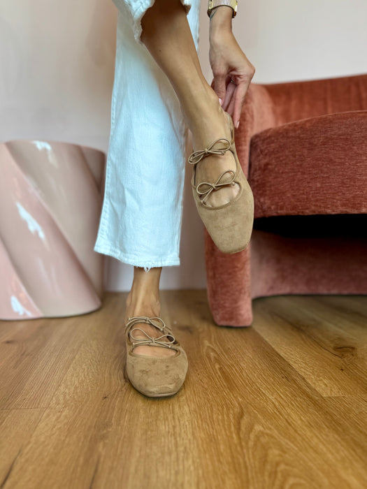 Mules / sabot fiocchetti SABBIA