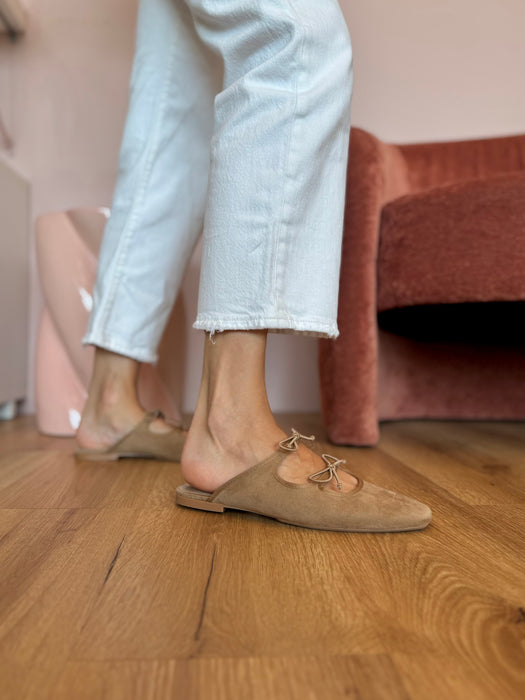 Mules / sabot fiocchetti SABBIA