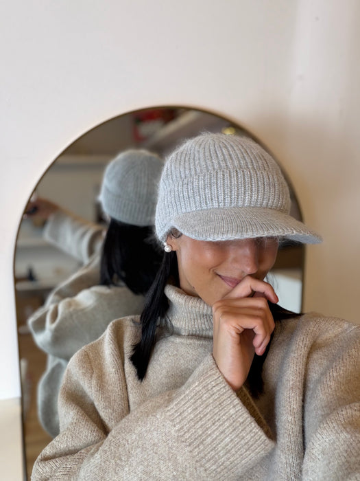 Berretto con visiera in maglia - vari colori