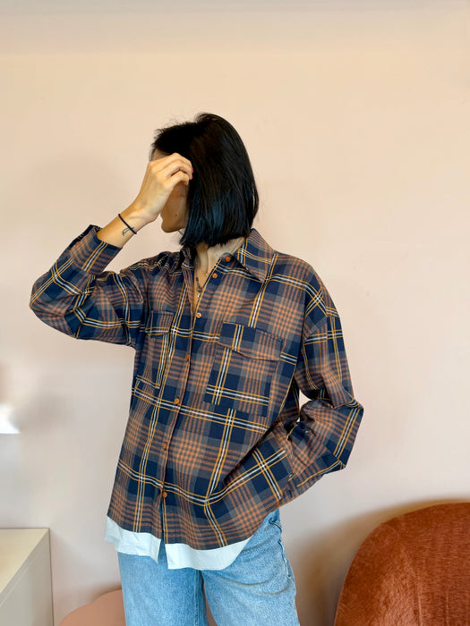 Camicia a quadri con fondo a contrasto