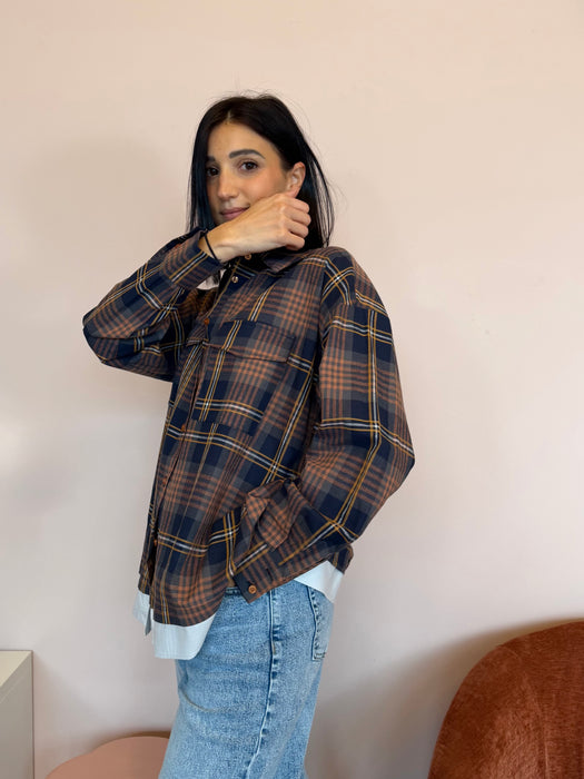 Camicia a quadri con fondo a contrasto