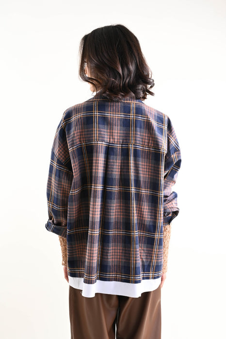 Camicia a quadri con fondo a contrasto