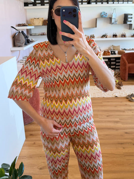 TOP IN MAGLIA TRAFORATA CON SCOLLO A V