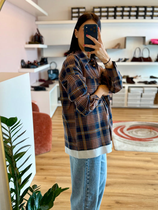 Camicia a quadri con fondo a contrasto